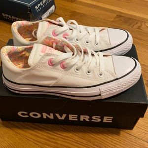 Converse sneakers size 6